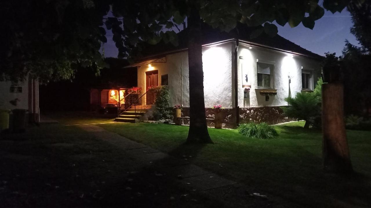 Vadaszles Vendeghaz Bukkszentmarton Exterior photo