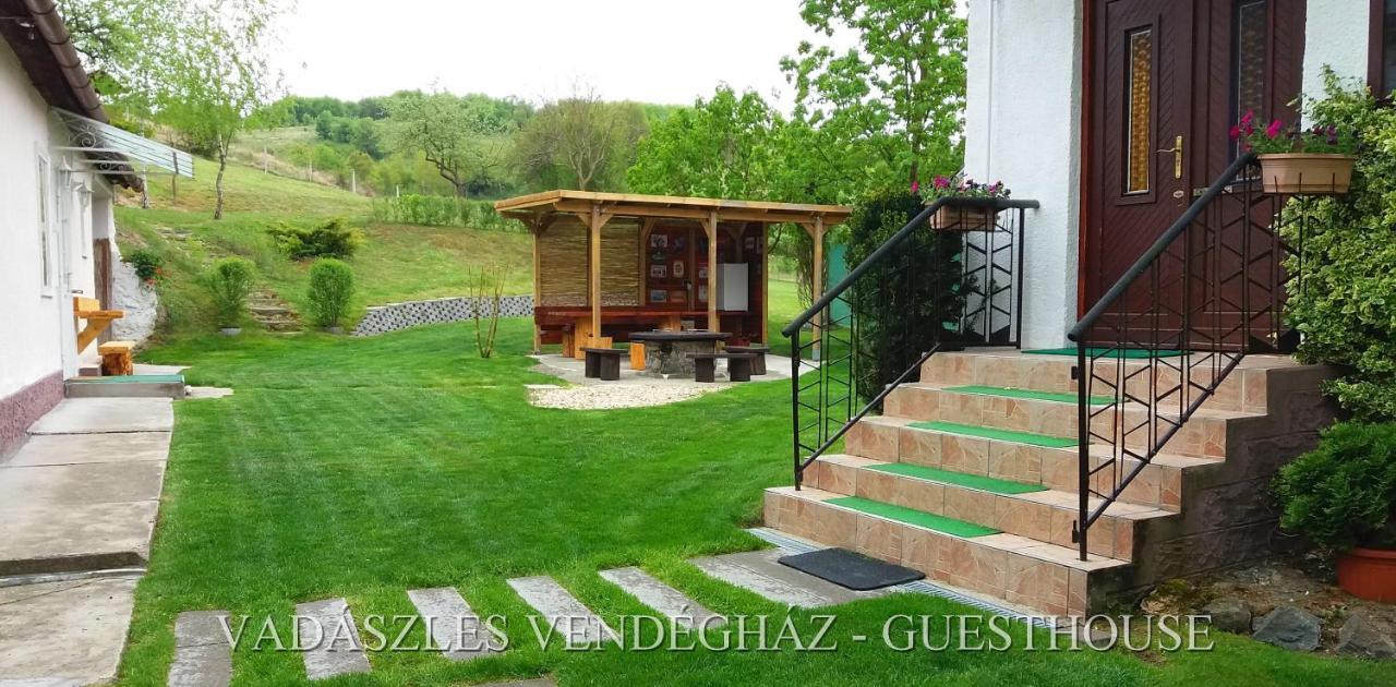 Vadaszles Vendeghaz Bukkszentmarton Exterior photo